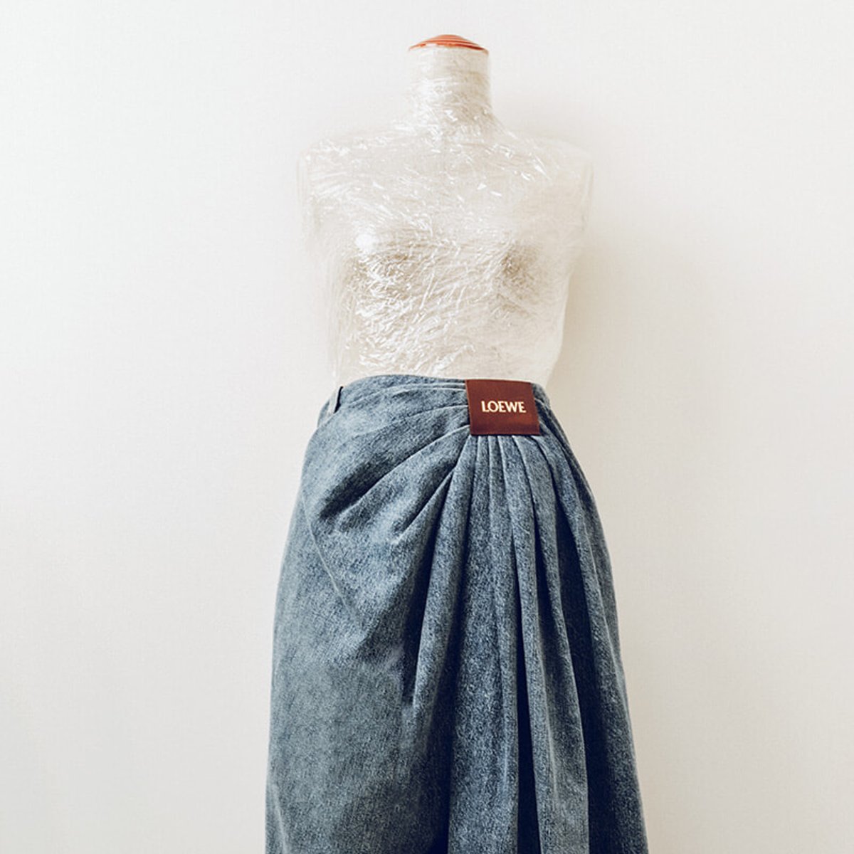 スタイリスト飯島朋子が推す、ロエベのデニムパンツ。