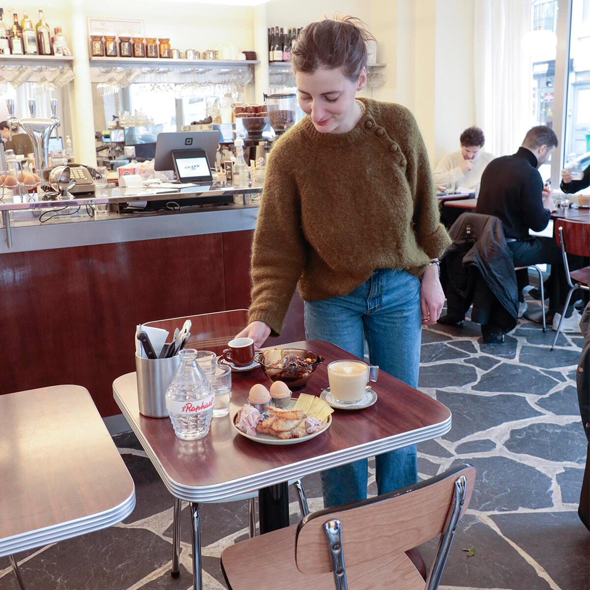 パリ旅行の朝食、半熟卵にはスパイスを！ 絶妙なフレーバーを味わって。