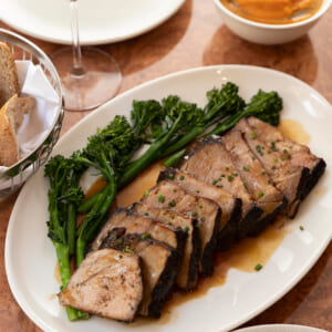 豚肉をコーヒーでマリネ？ シェアが楽しい、人気ビストロの新機軸。