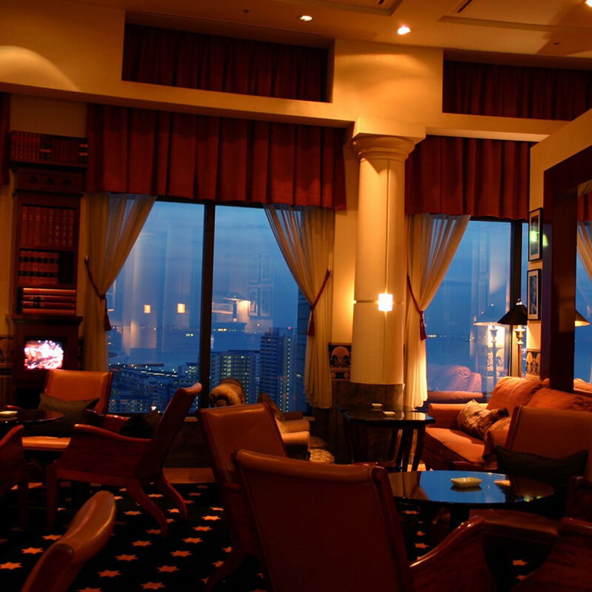 夕陽を眺めながら、ホテル ザ・マンハッタンのトワイライト・ハイティーを楽しんで。