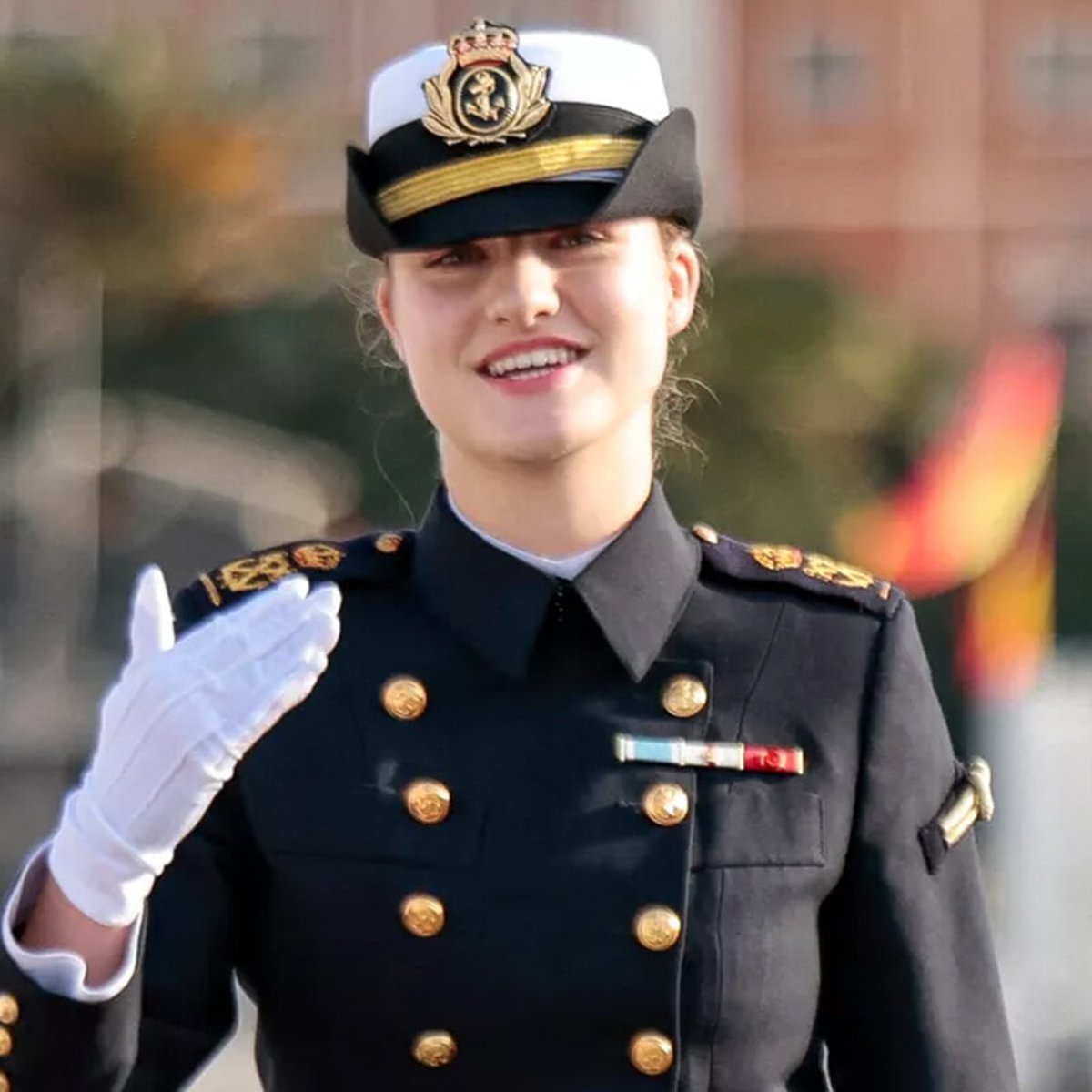 軍務に出ているスペインのレオノール王女、ビキニ姿をパパラッチに撮影される。