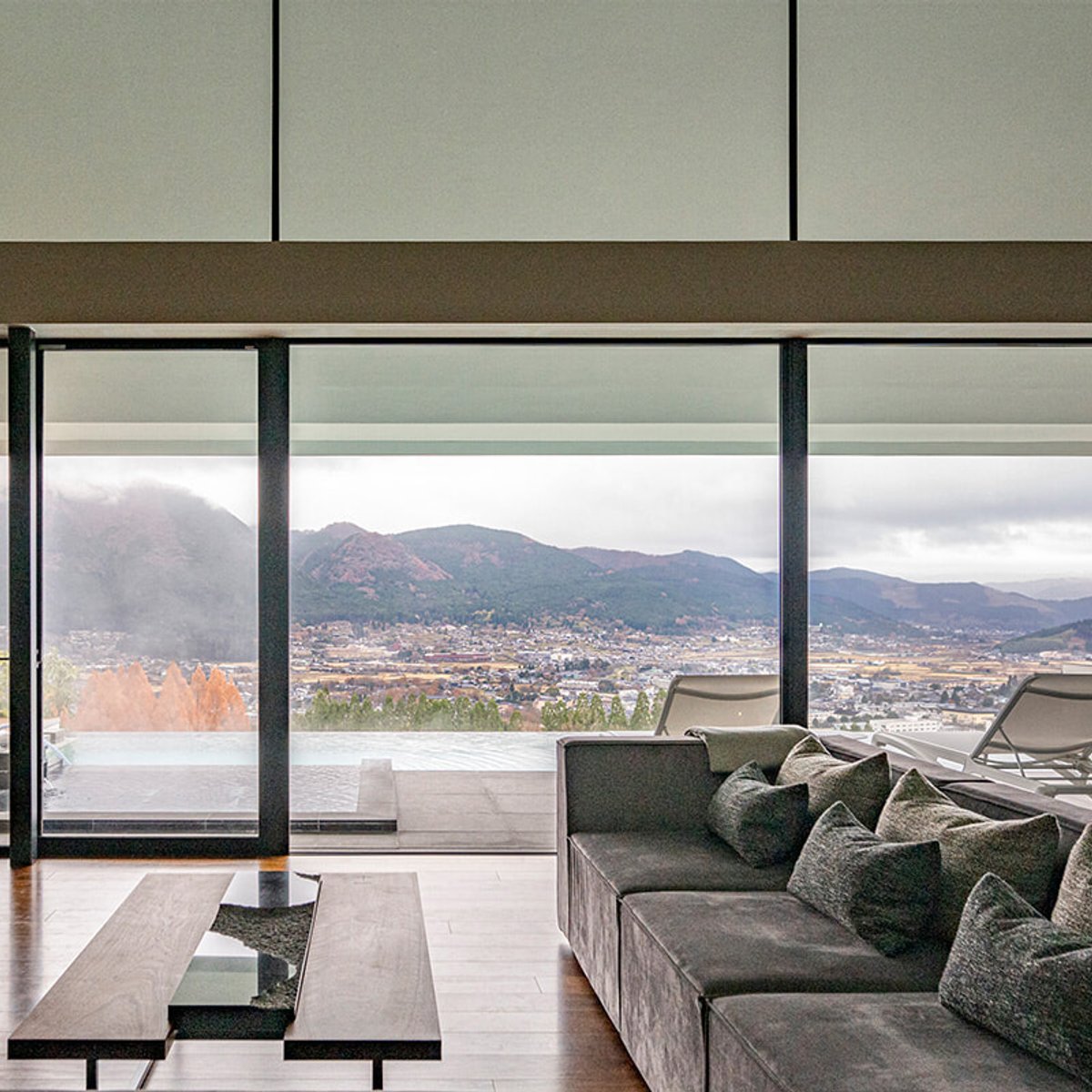 源泉かけ流しの絶景温泉＆採れたて野菜でパワーチャージ！【大分県・由布市｜エノワ ユフイン】