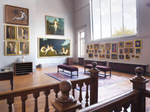 邸宅美術館で、優美な女性像から女性芸術家の歴史を紐解く。