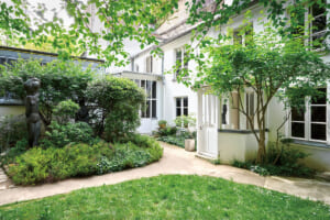 ザッキン作品が集結する、小さな隠れ家へ。