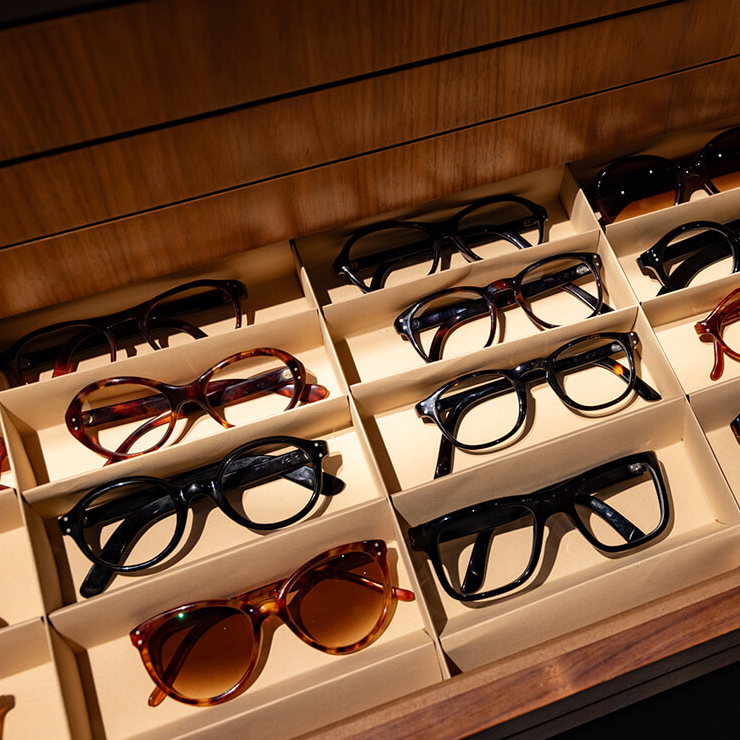 パリ1区の「メゾン・ボネ」自分のためだけに作る、世界にひとつのメガネを。