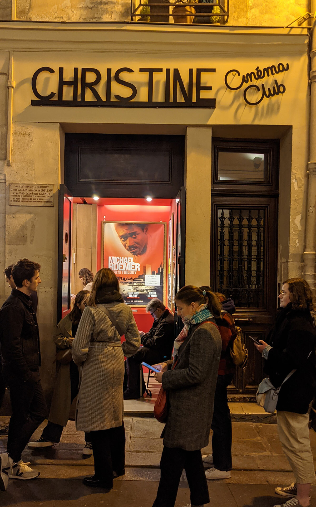 イザベル・ユペール一家が営む老舗名画座。