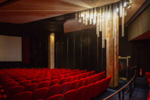 シネフィルのお気に入り。2025年90周年を迎えたシャンゼリゼの文化スポット。