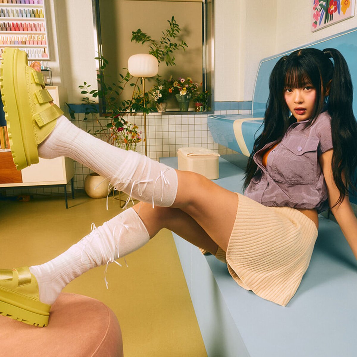 ハニが魅せる、エフォートレスなアグ®の新作サンダルが登場！