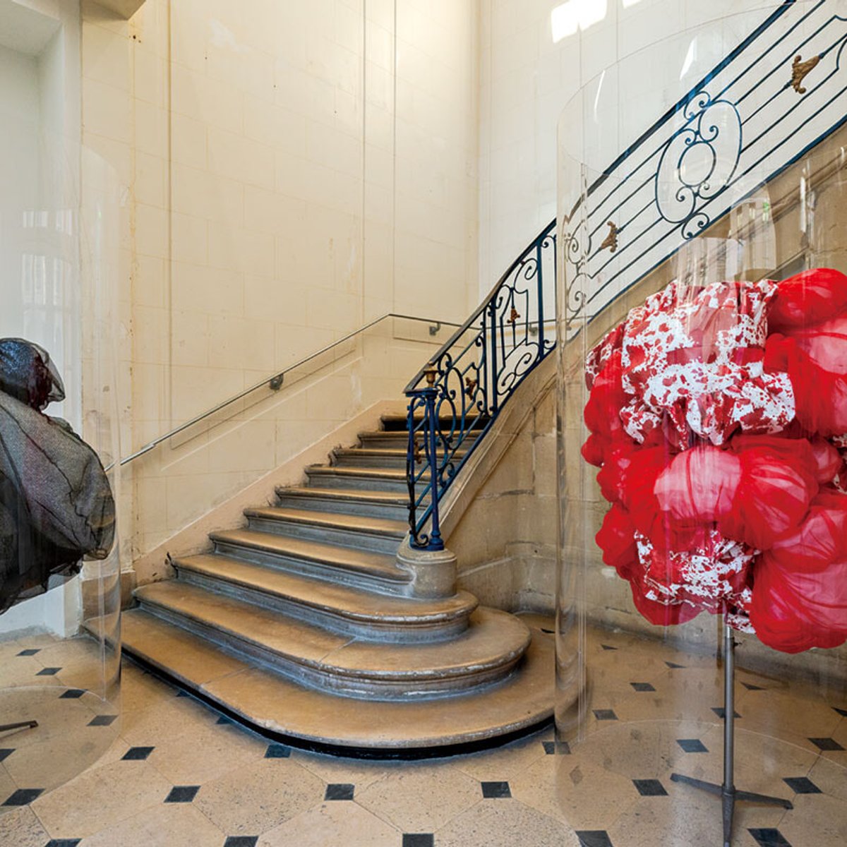 ドーバー ストリート マーケットが誘う、美しきカオスの探検。【パリの永遠の名所を歩く】