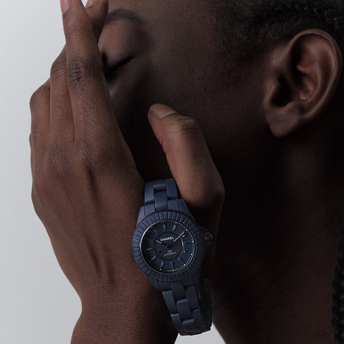 開発に5年。シャネルのアイコンウォッチ「J12」に、新たなカラーが登場。