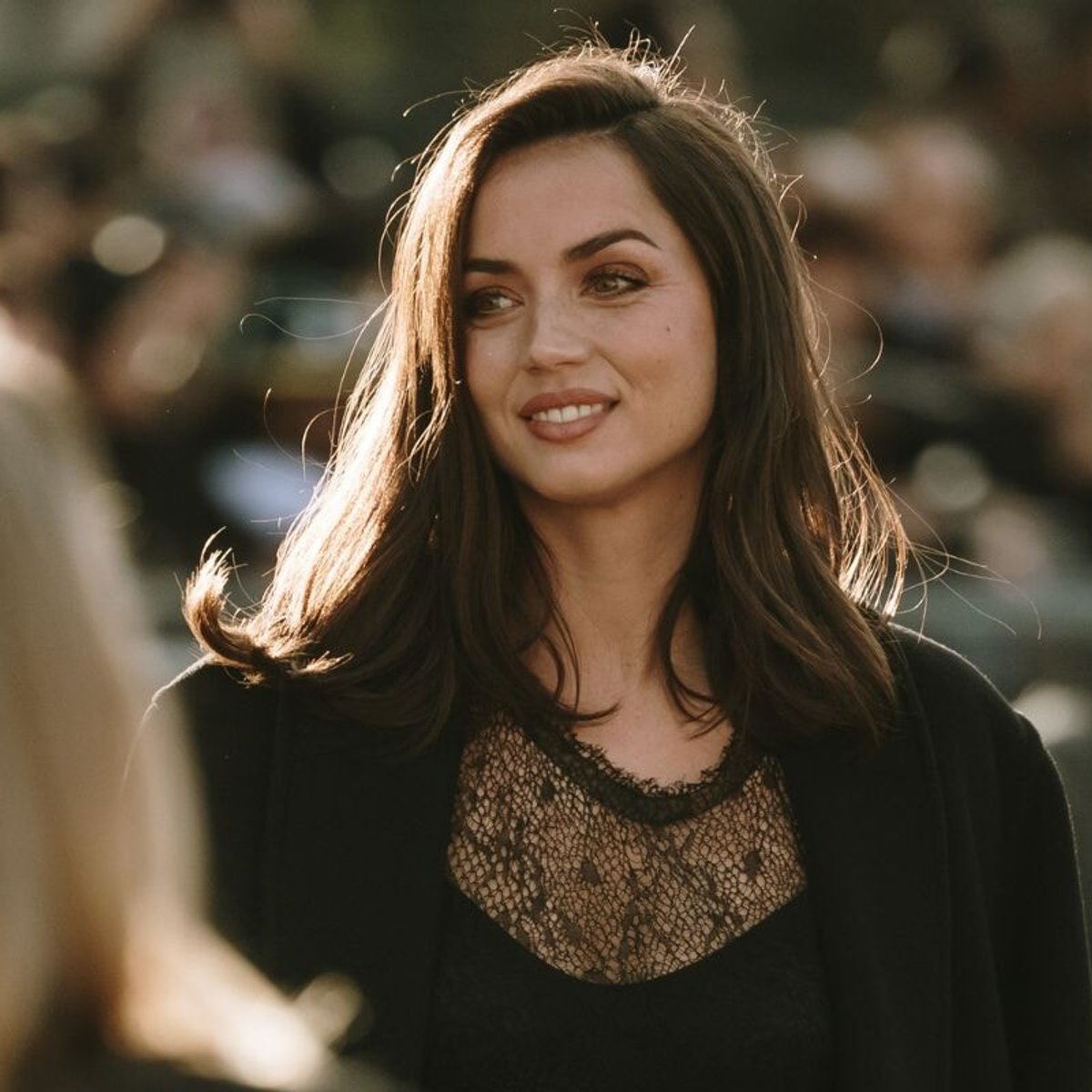 トム・クルーズとアナ・デ・アルマス、やっぱり付き合ってる？ 新たな写真が噂に火をつける。