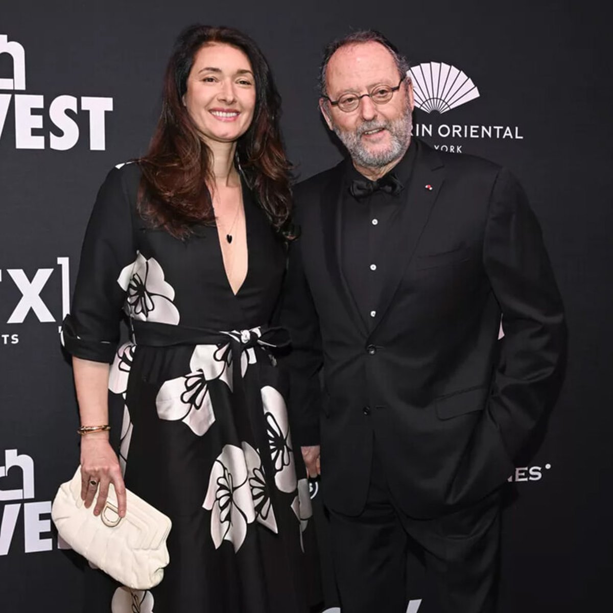 ジャン・レノ、珍しく妻とともにレッドカーペットへ登場。