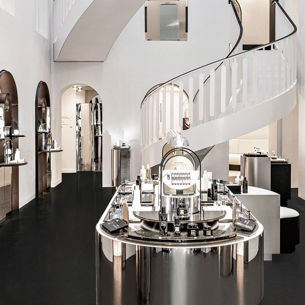 オートボーテの贅沢を、パリ8区、カリタの美の館で体験！