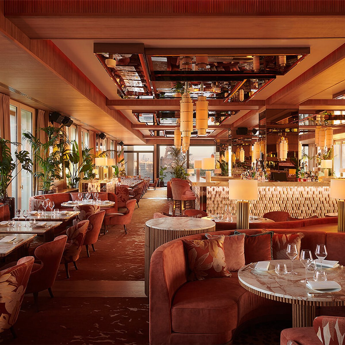 とても華やか！ パリの和食新時代を牽引する、老舗キヌガワの左岸店。