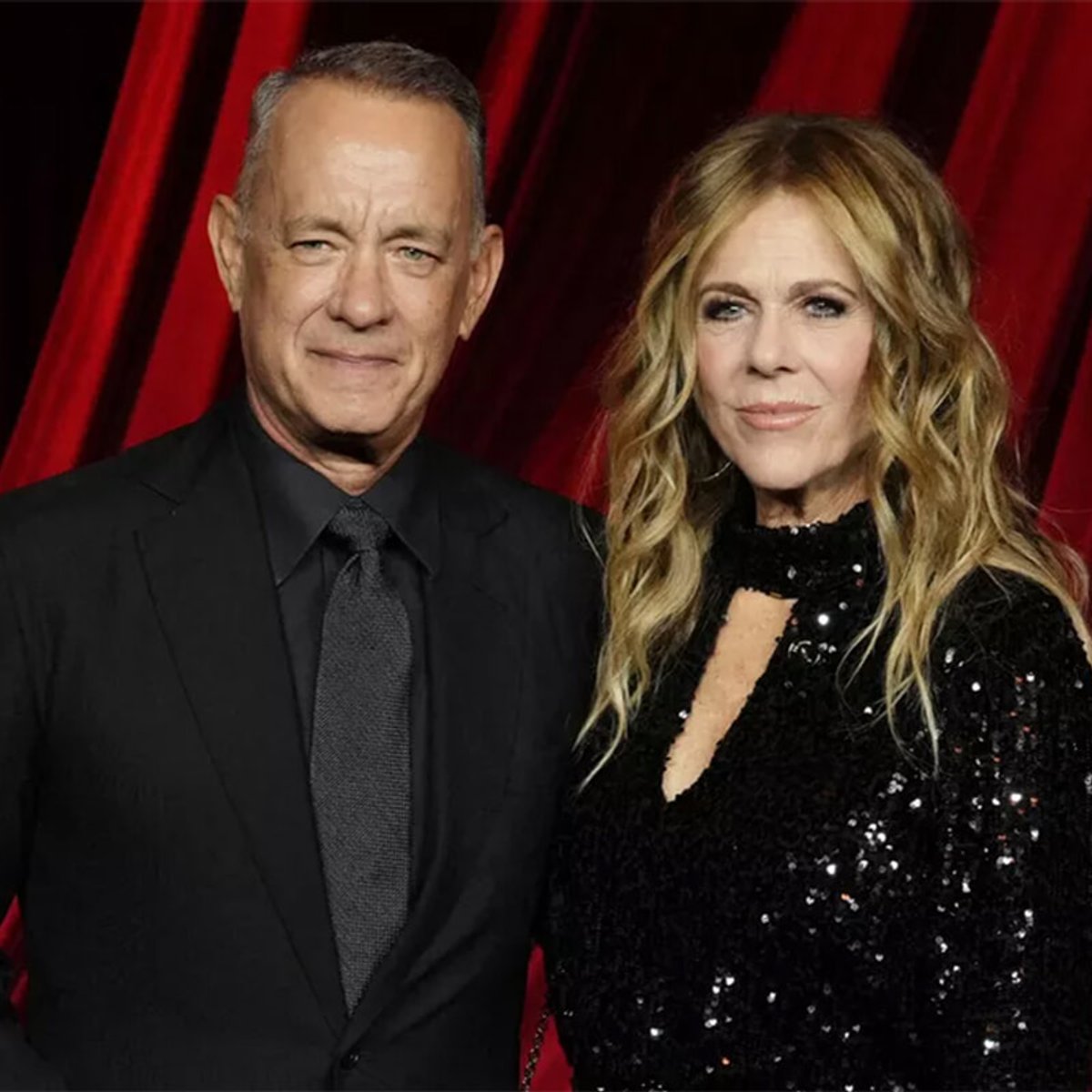 68歳のトム・ハンクス、妻との結婚記念日に投稿した写真が話題に。
