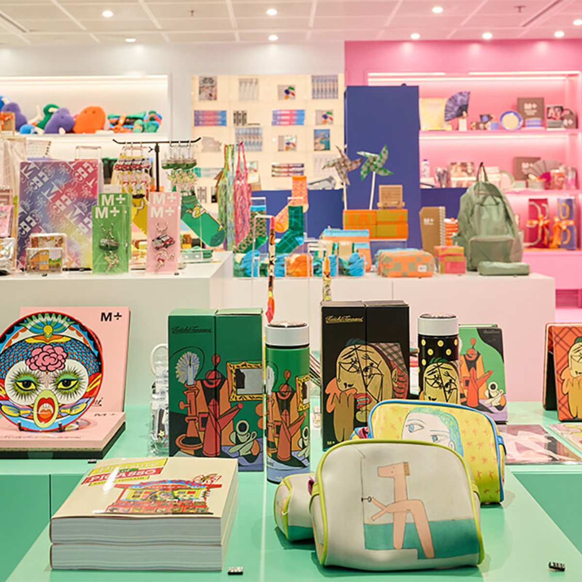 香港のお土産探しは、注目ブランドやショップが勢揃いする香港国際空港で！