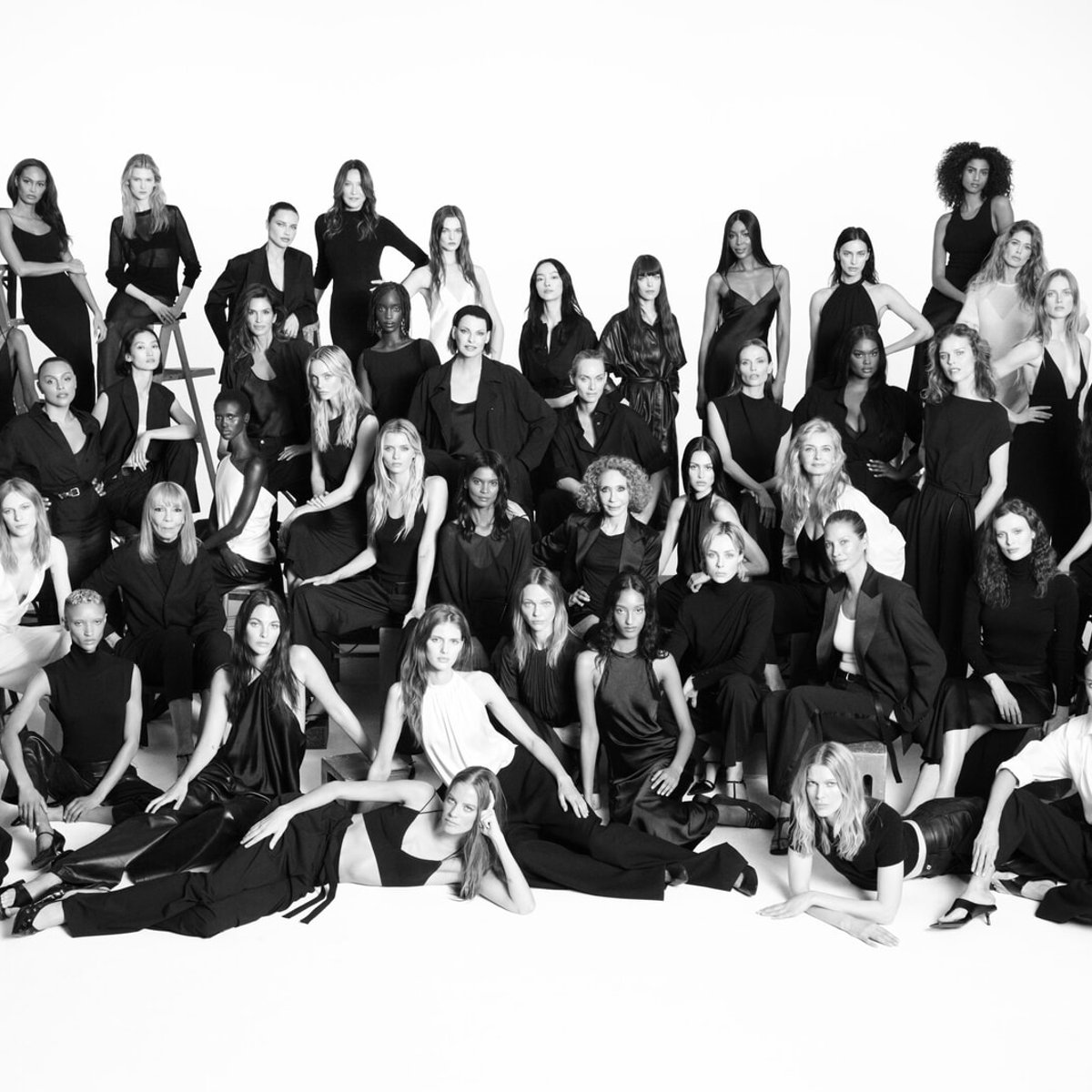 ザラ創業50周年を祝う、50人のモデルによるスペシャルムービーを公開。シンディ・クロフォード、ナオミ・キャンベルなど人気セレブが登場。