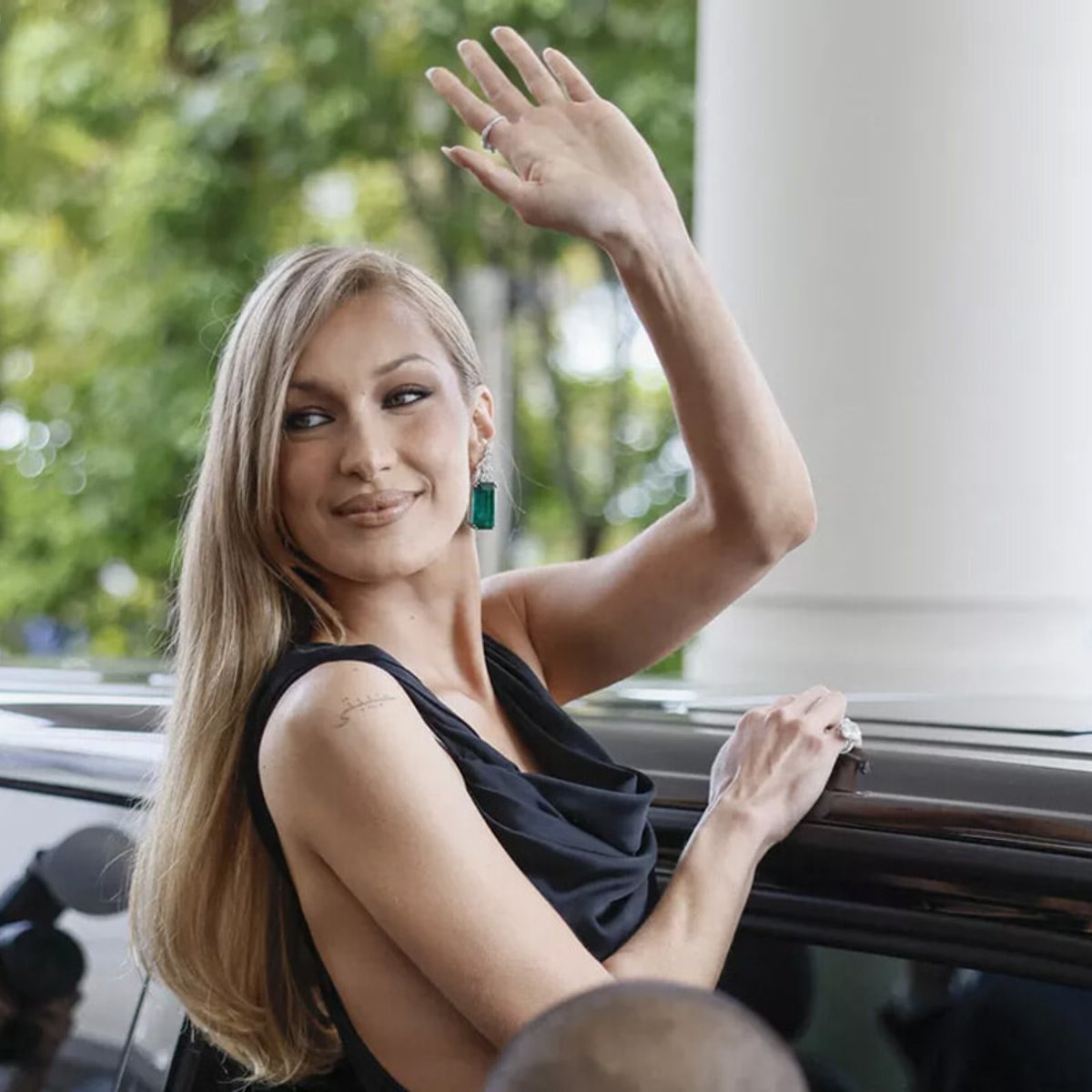 「シースルー禁止」のカンヌで注目された、ベラ・ハディッドのドレスとは？