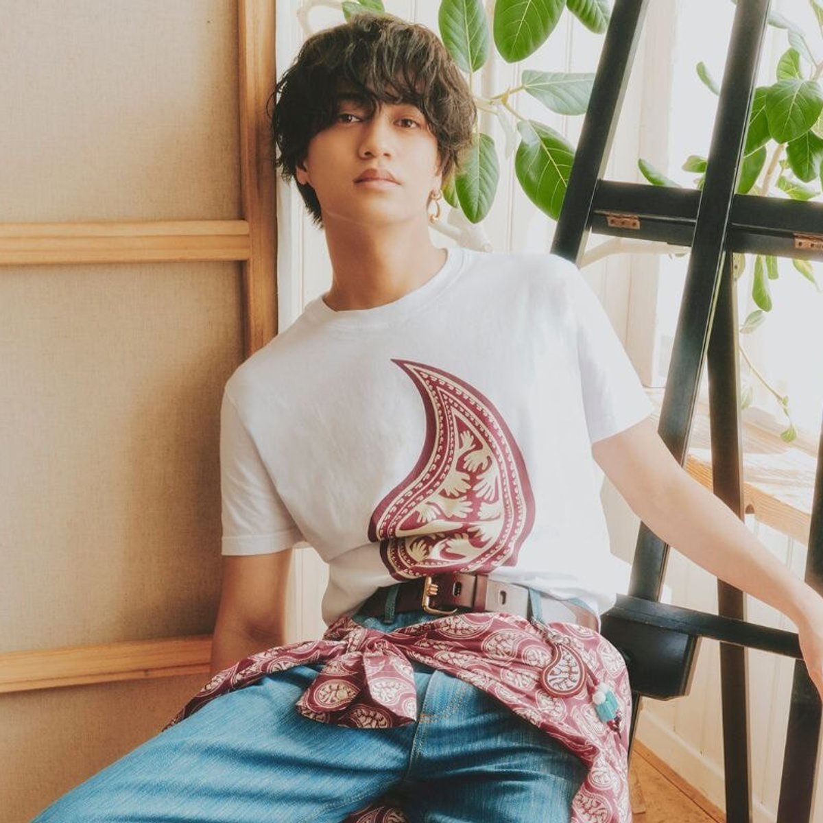 髙橋海人×エトロ、描き下ろしペイズリー柄が光る初のカプセルコレクションが誕生。