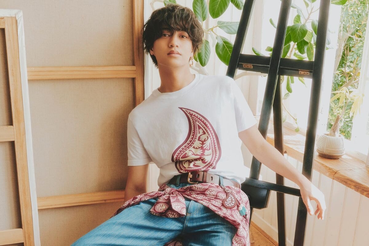 髙橋海人×エトロ、描き下ろしペイズリー柄が光る初のカプセル
