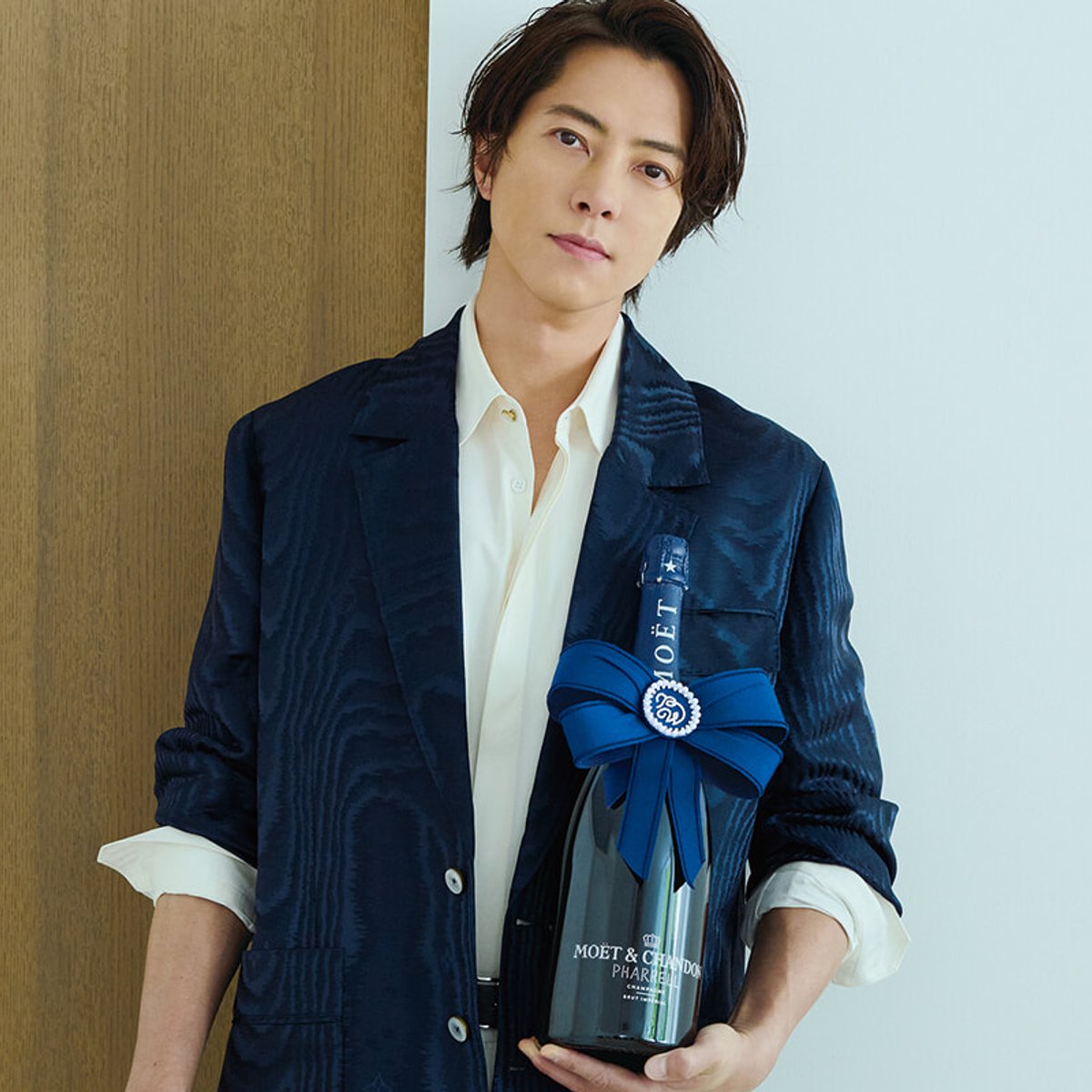 山下智久、アニバーサリーを祝う幸せなひととき。