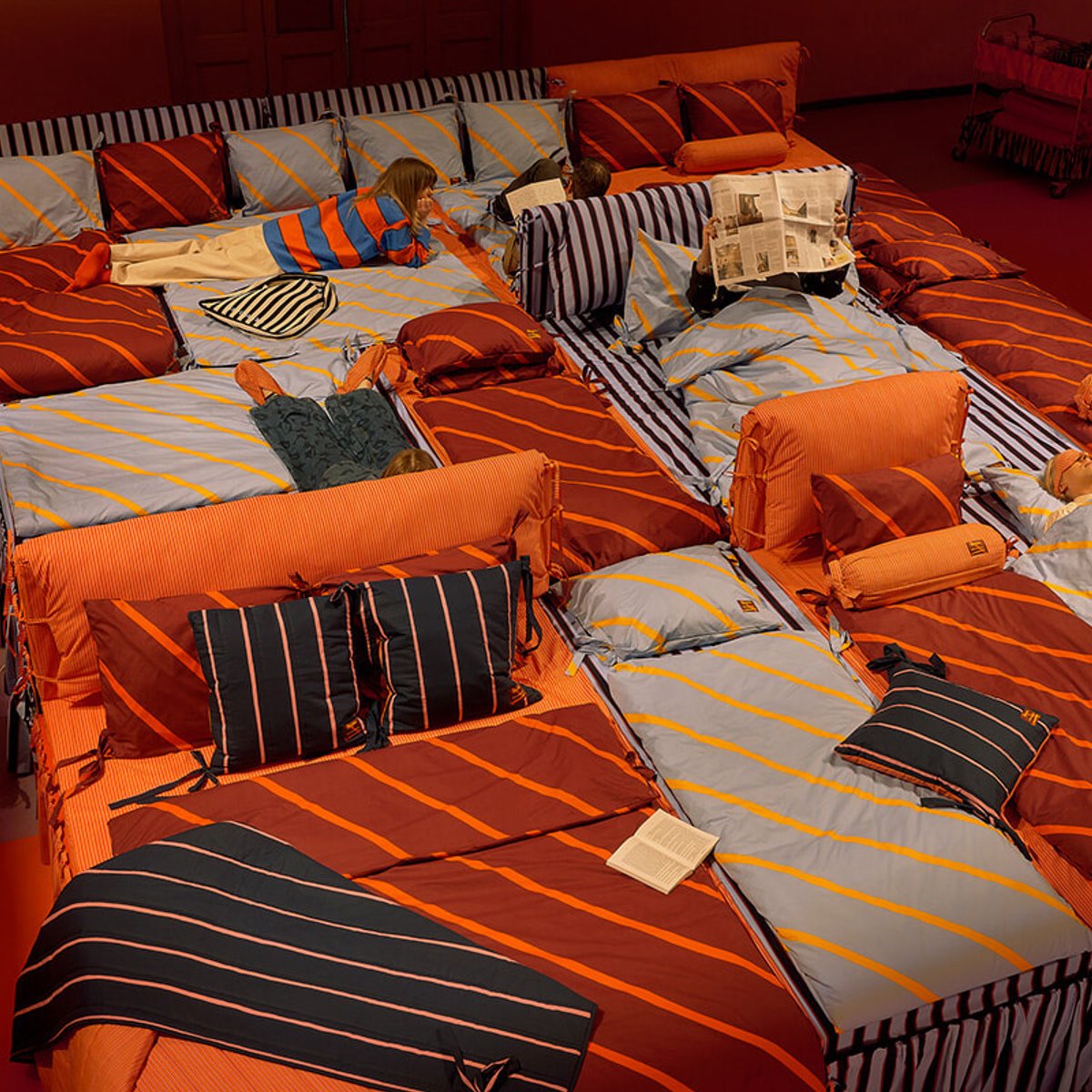 2025年ミラノデザインウィーク「フォーリ・サローネ」で話題になったインスタレーション5選。