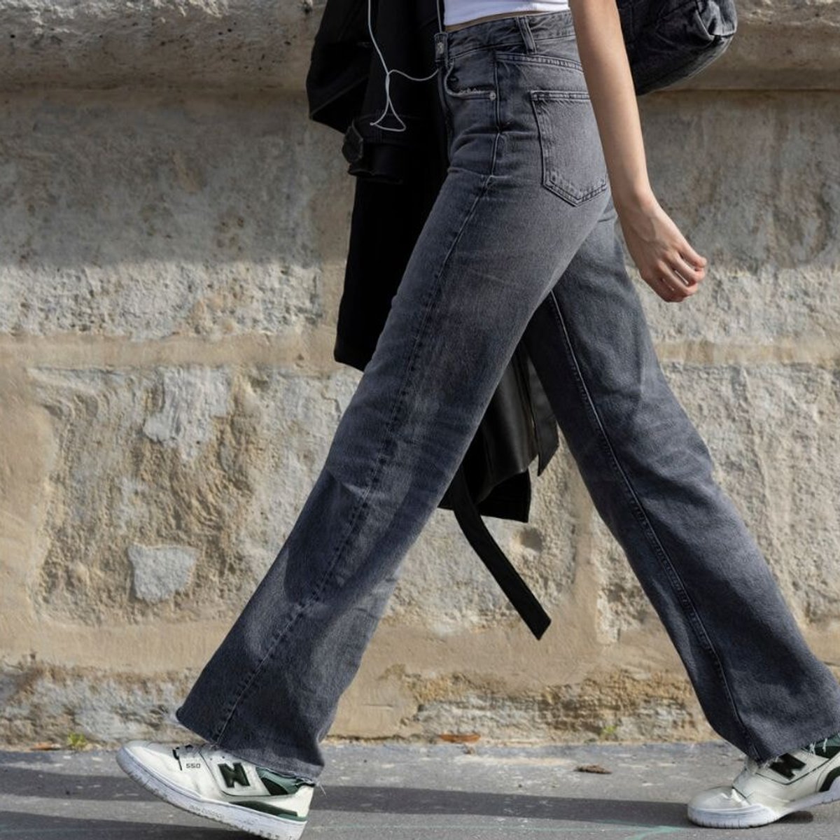 パリジェンヌらに学ぶ、この春夏のおしゃれ見えスニーカーを調査！