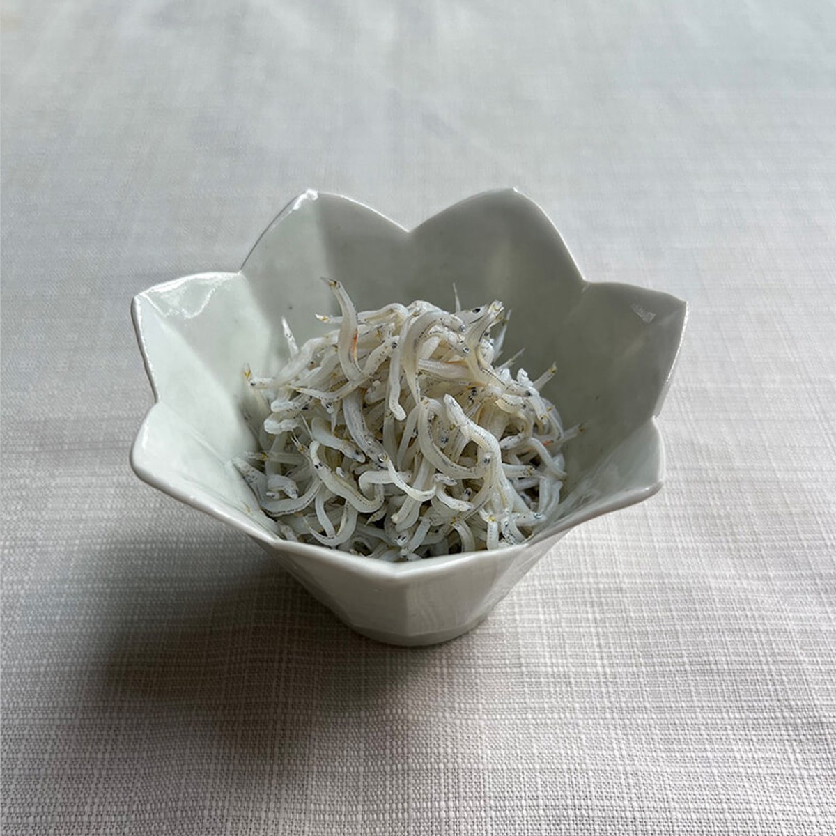 朝から幸せ！ご飯派もパン派も虜にする、ふわふわ釜揚げしらすの正体とは？