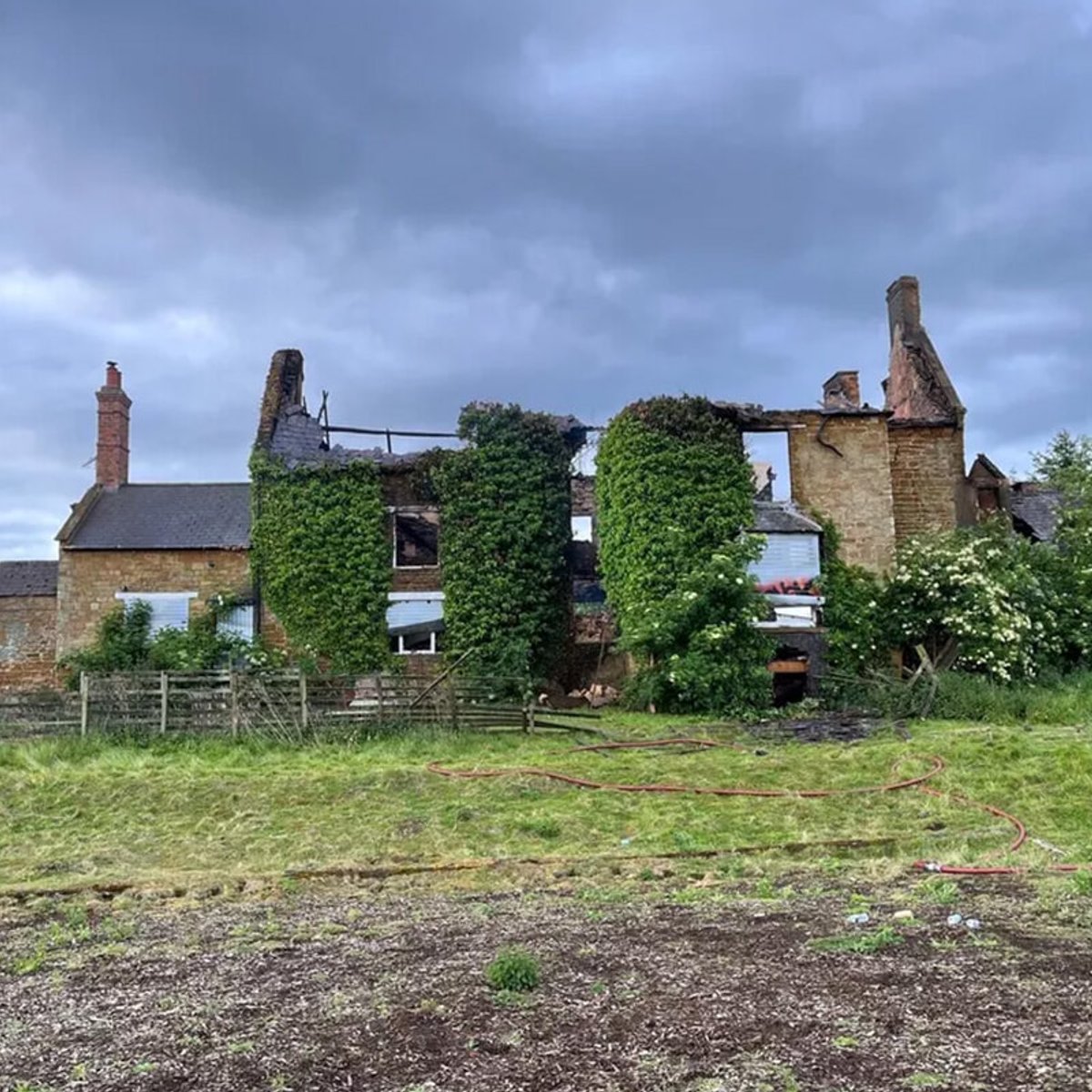 ダイアナ妃の幼少期の邸宅の一部、火災で破壊される。