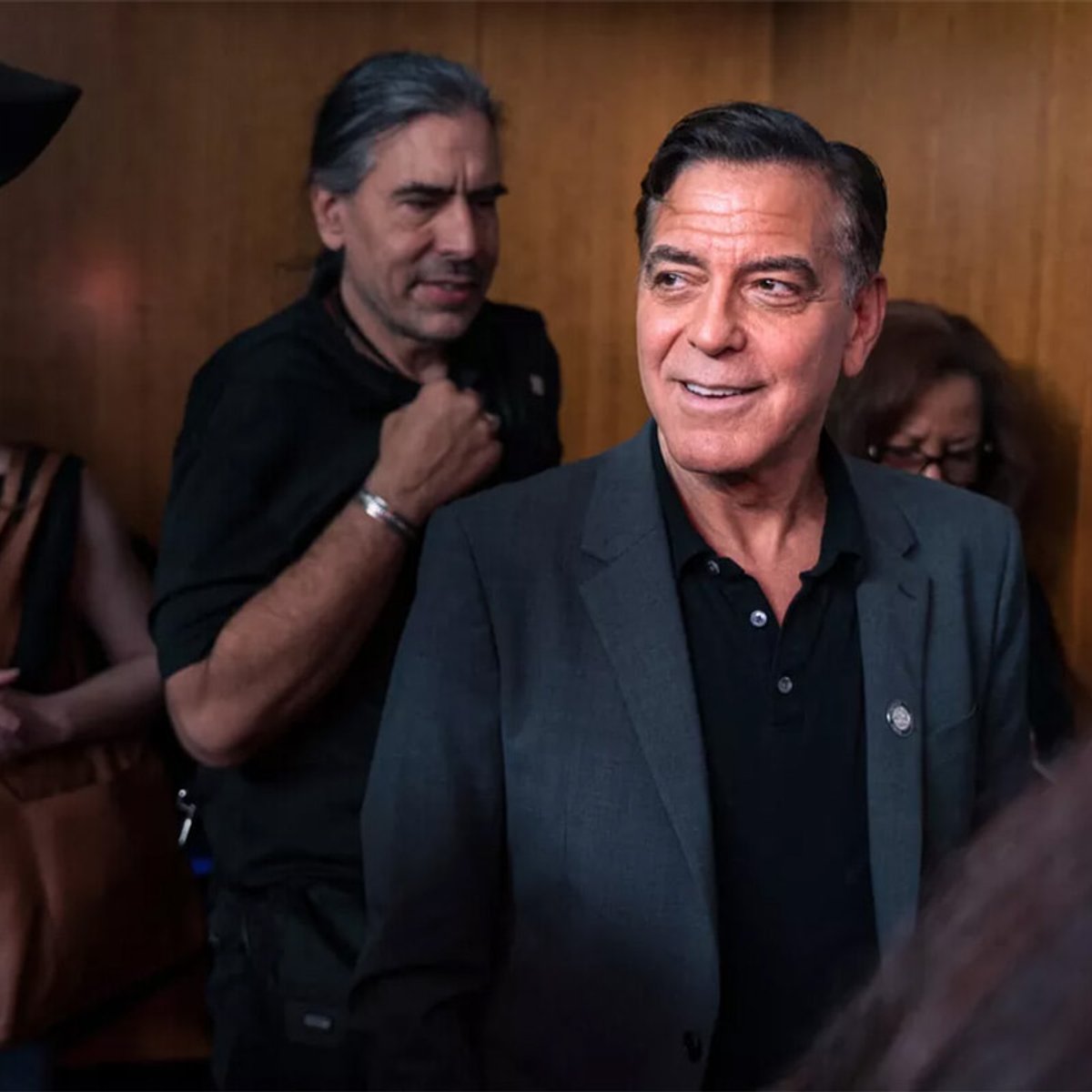 ジョージ・クルーニー、新しい髪色について自嘲的にコメント。