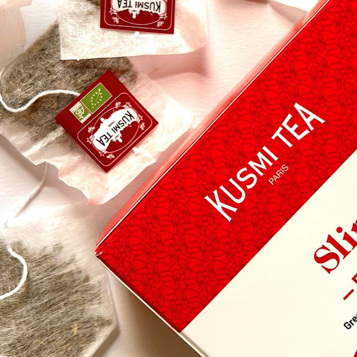 クスミ・ティーの新作。緑茶エキスの効果でおいしく飲んで「スリムなボディ」に。