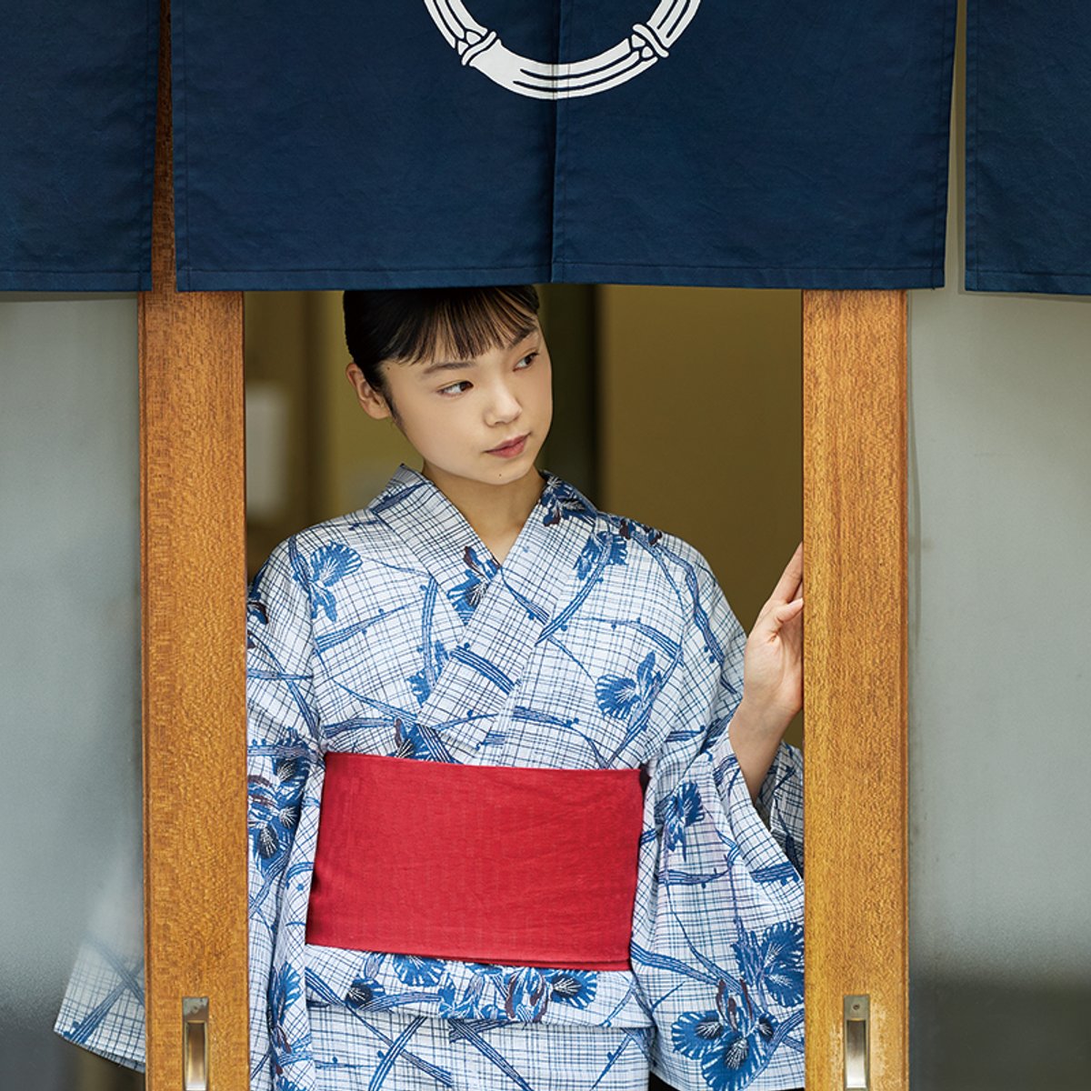 古川琴音、ゆかたで学ぶ江戸の粋。