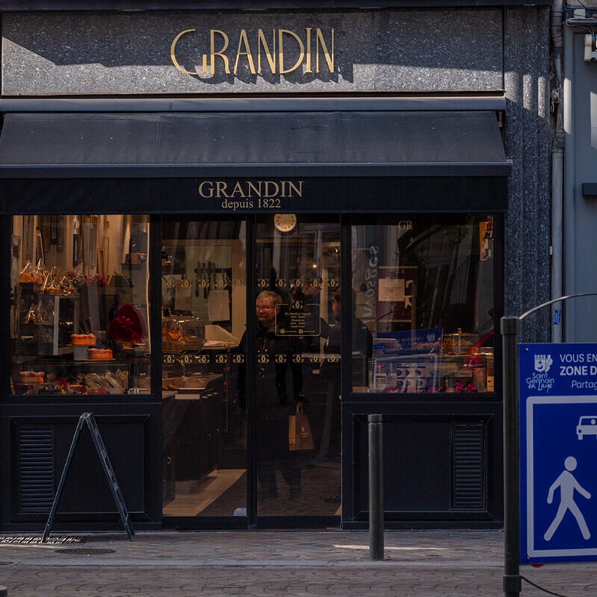 サンジェルマン＝アン＝レで愛され続けた名物スイーツを味わう。