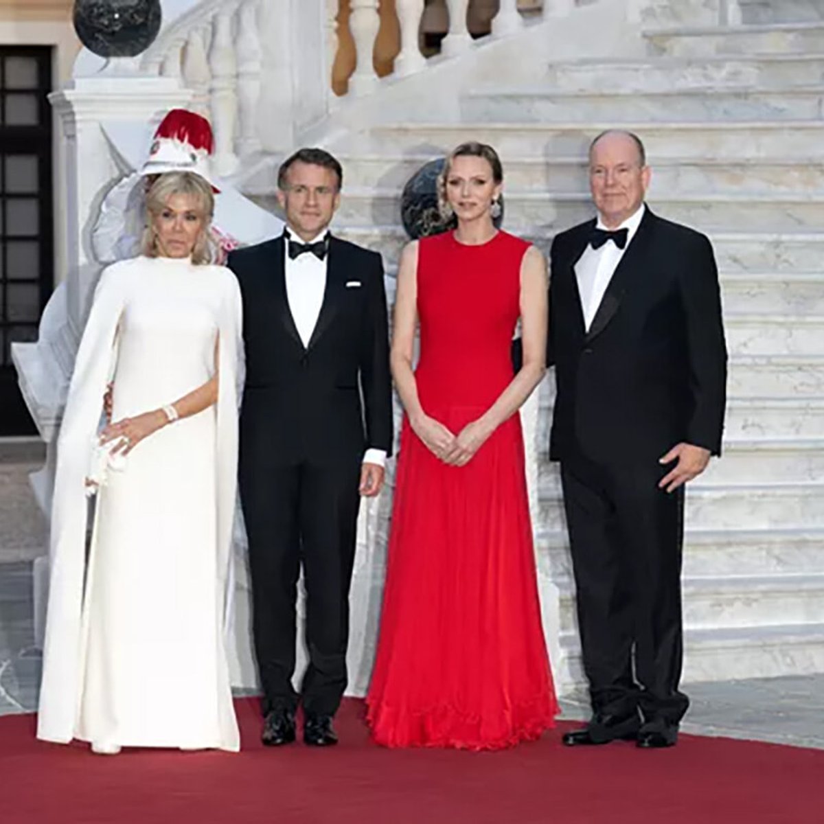 モナコ訪問中のブリジット・マクロンと、迎えたシャルレーヌ公妃のドレスが美しすぎると話題に！