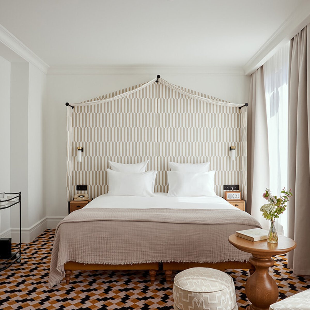 16区の新しいホテル、ヌーシャ。ブルジョア・シックなプティホテルに眠る。