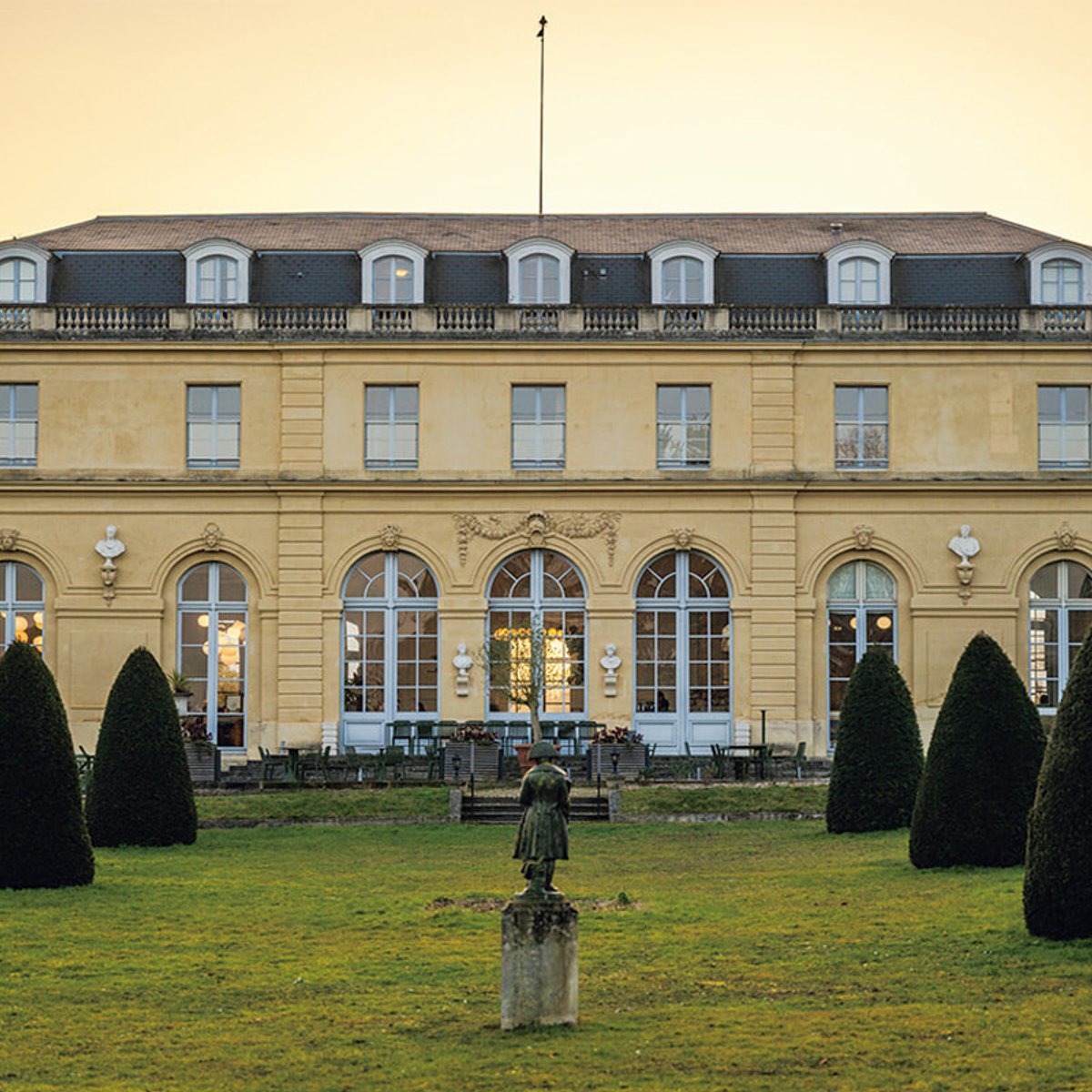 パリ郊外、サンジェルマン＝アン＝レの18世紀邸宅に週末ステイ。