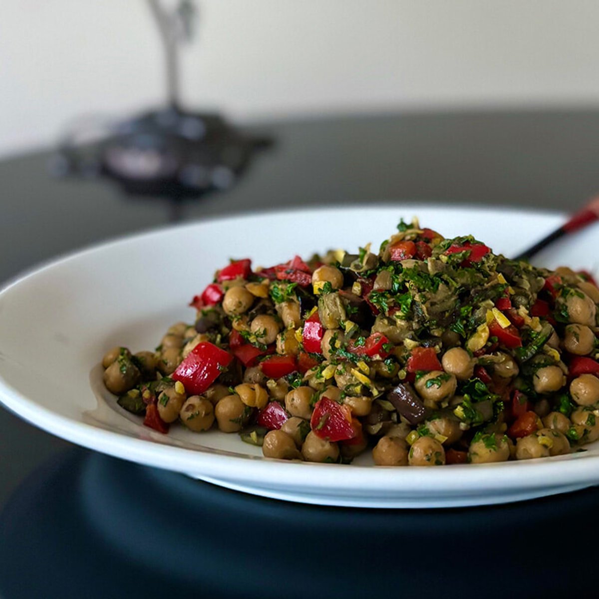 ティルダ、リウ・ウェン、ルルが纏う。シャネル2024−25年メディエダールコレクションのキャンペーンヴィジュアルが公開。