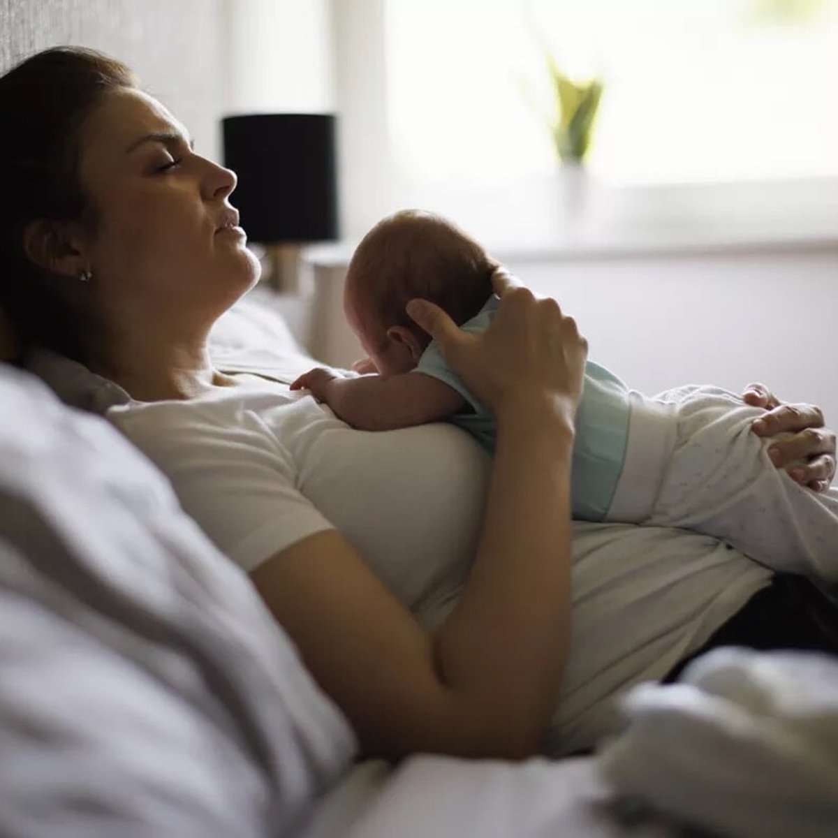 4人に1人の母親が産後に不安を抱える。フランスの新調査が示す深刻な現実。