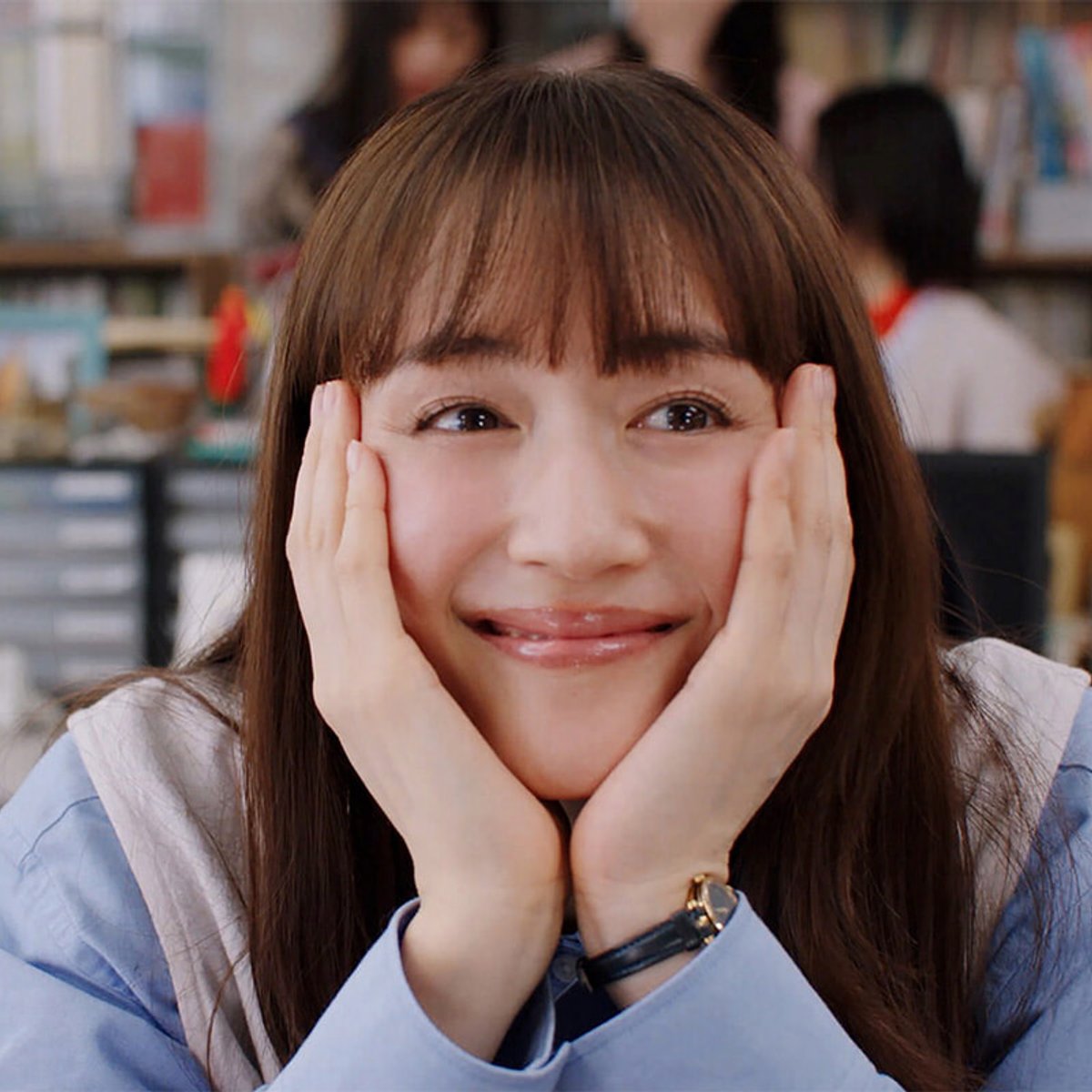 綾瀬はるか主演ドラマ「ひとりでしにたい」が生まれた背景を脚本家・大森美香に聞く。