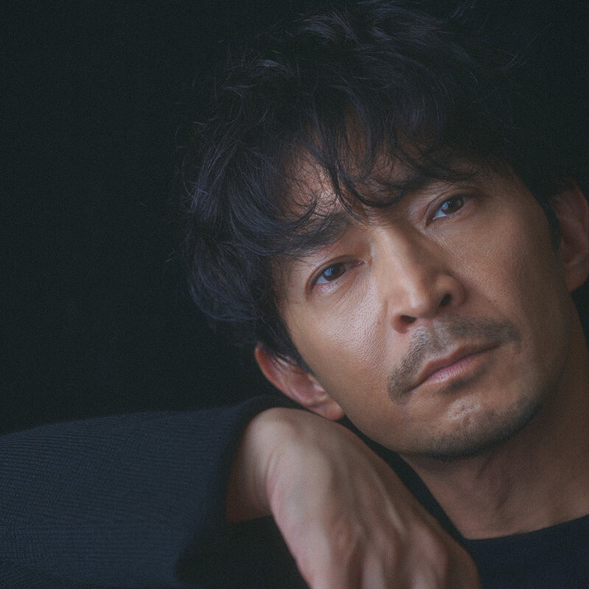 大人の色香を携えて。津田健次郎が語る、最新映画への向き合い方、そして演じるということ。