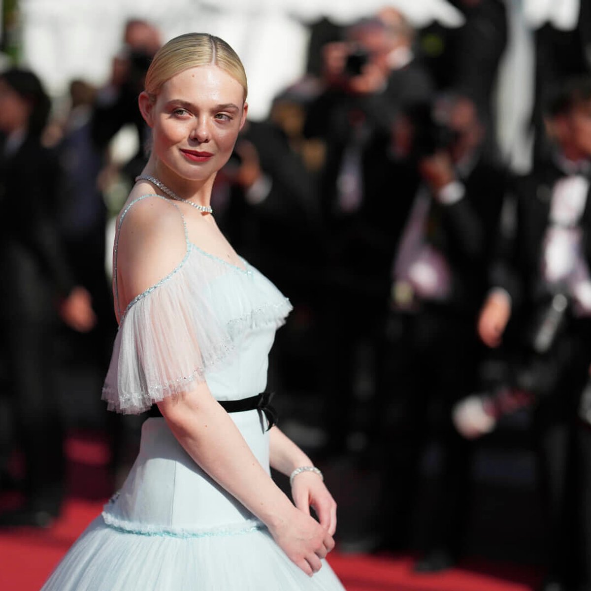 エル・ファニングがお手本！ 夏に真似したい、涼しげヘアアレンジテク。