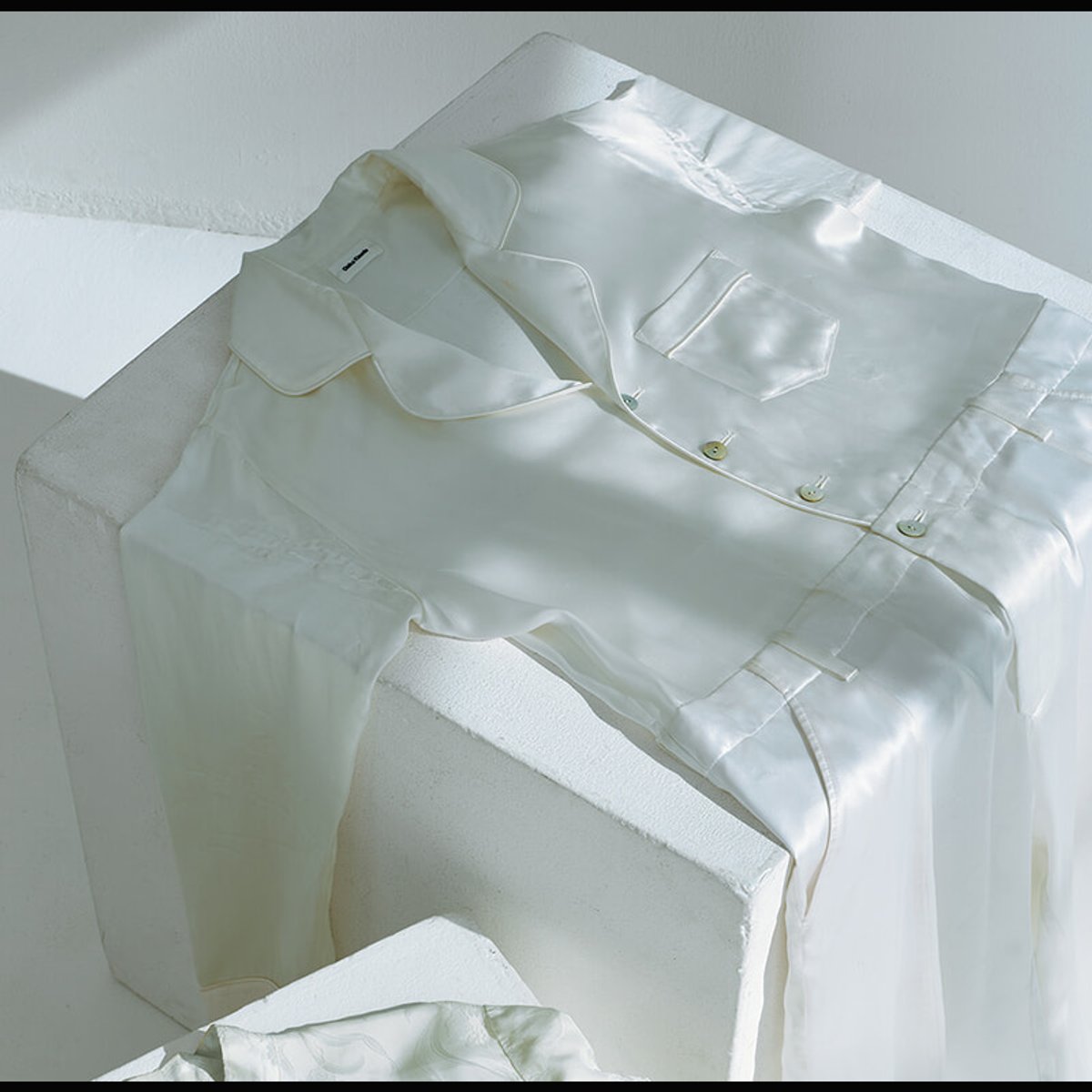 洋服も自分自身も、経年変化を楽しみたい。スタイリスト小嶋智子の【フレンチシックな私物】