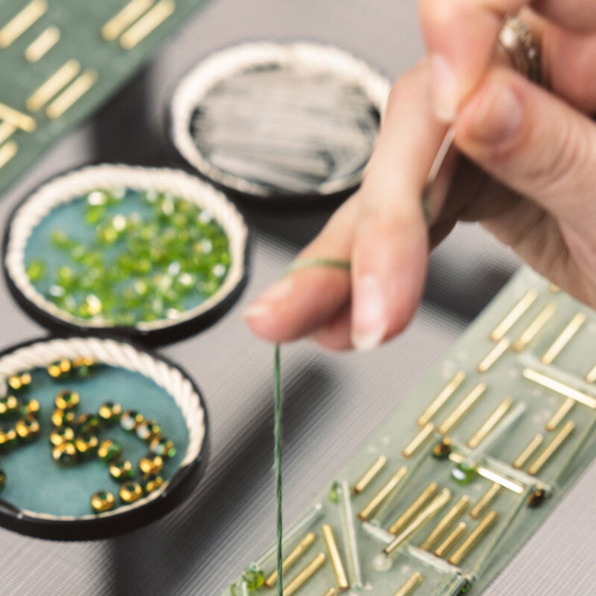 大修復を終えたグラン・パレ、15メートルのカーテンに le19Mの卓越の職人技による光の雨が輝く。