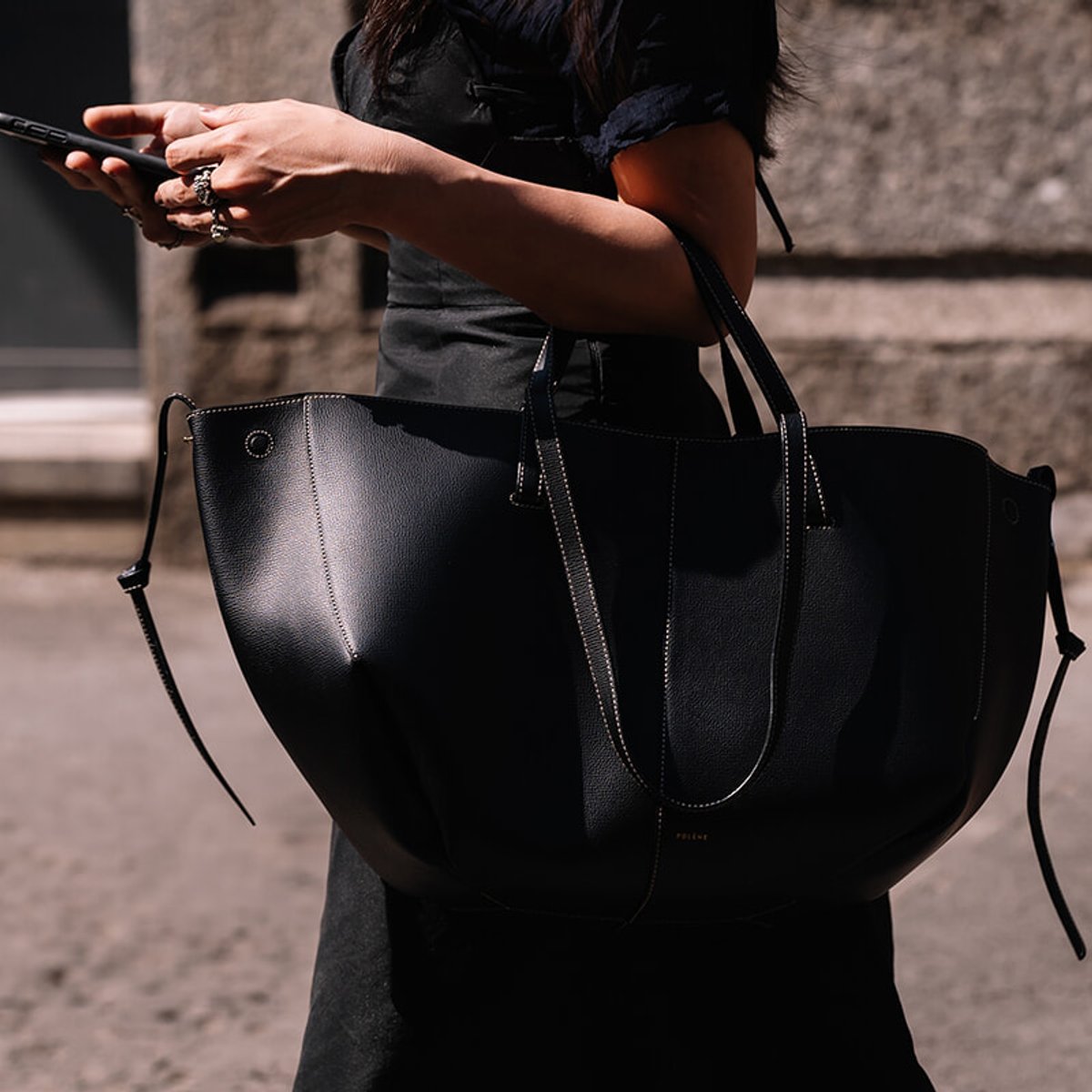 パリジェンヌをお手本に！ ポレーヌのバッグをフレンチシックに楽しむには？