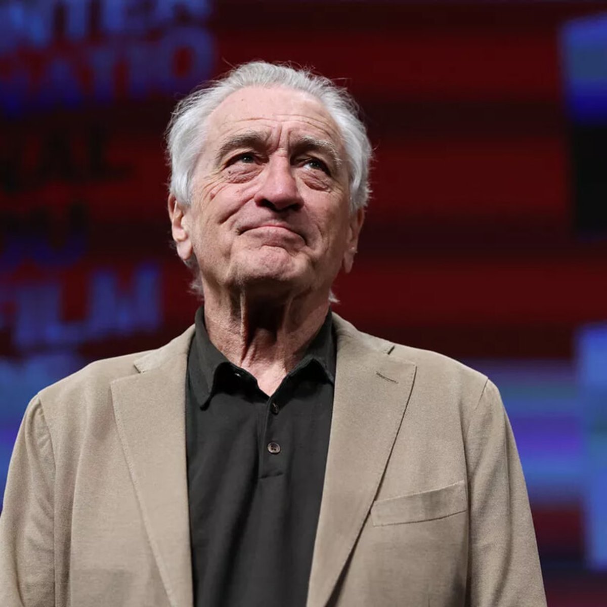 81歳のロバート・デ・ニーロ、2歳になった末娘を劇団公演に連れて行く姿が話題に！