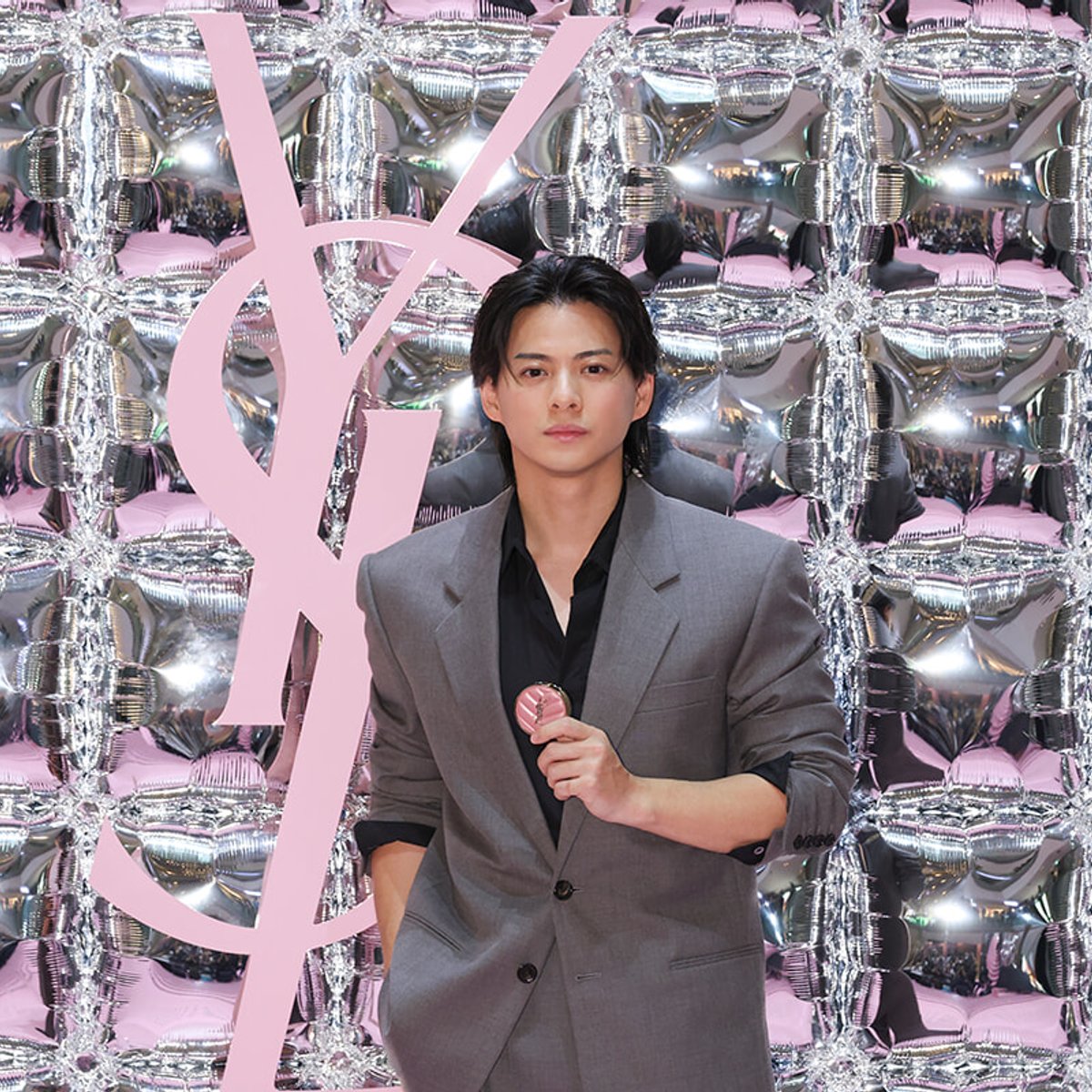 平野紫耀「ラブであふれた空間」。イヴ・サンローラン・ボーテ、表参道ヒルズで特別イベント開催。