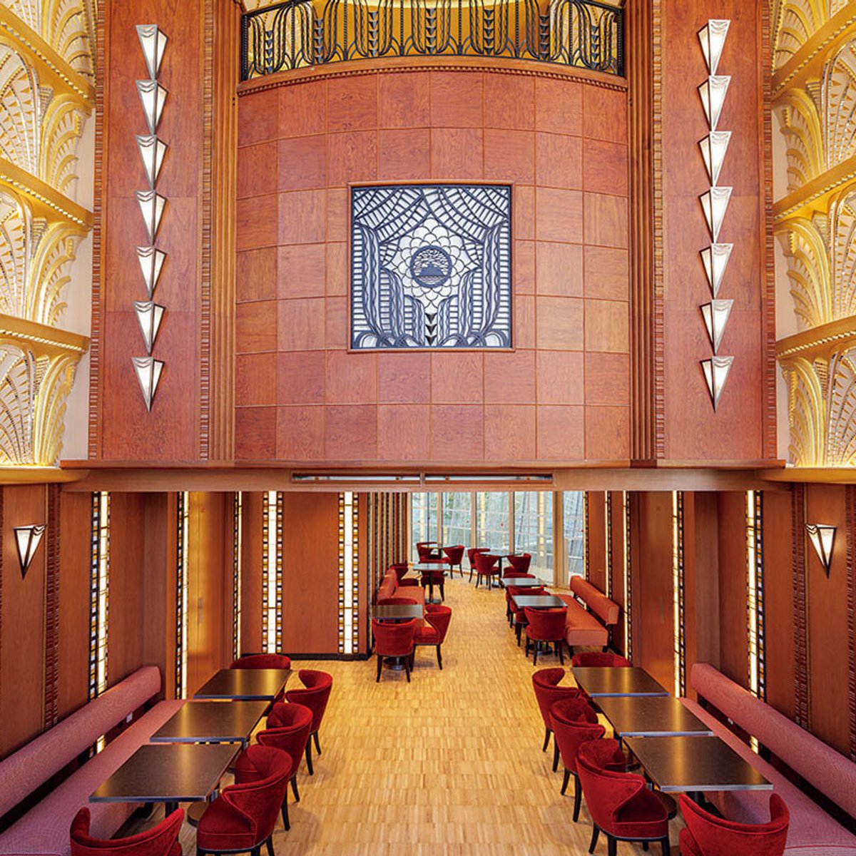 オペラ座近くに新たな観光スポット。コンシェルジュ常駐のリュクスな映画館とは？【シネマティックなパリ vol.4】