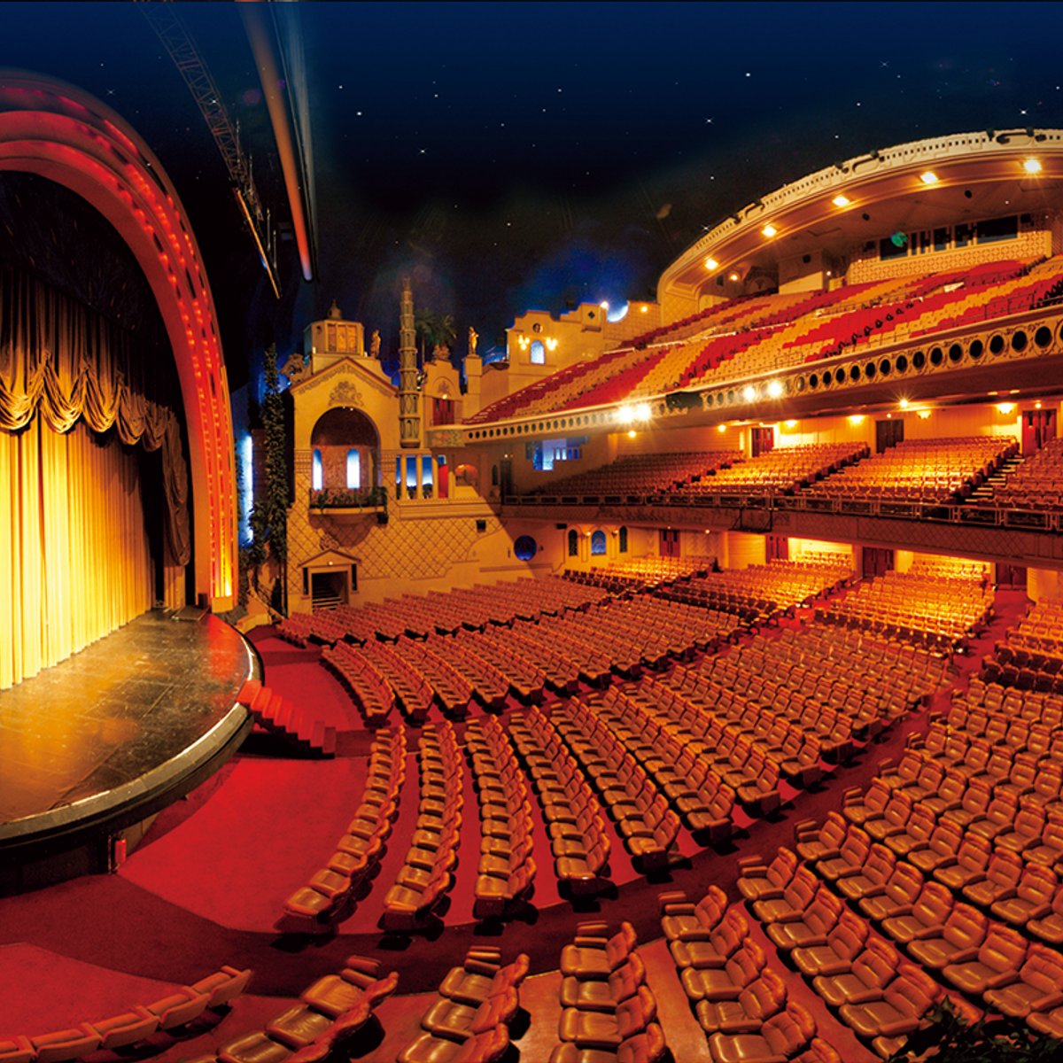 舞台裏ツアーも開催！ 90年以上の歴史を誇るヨーロッパ最大のシネコン。【シネマティックなパリ vol.5】