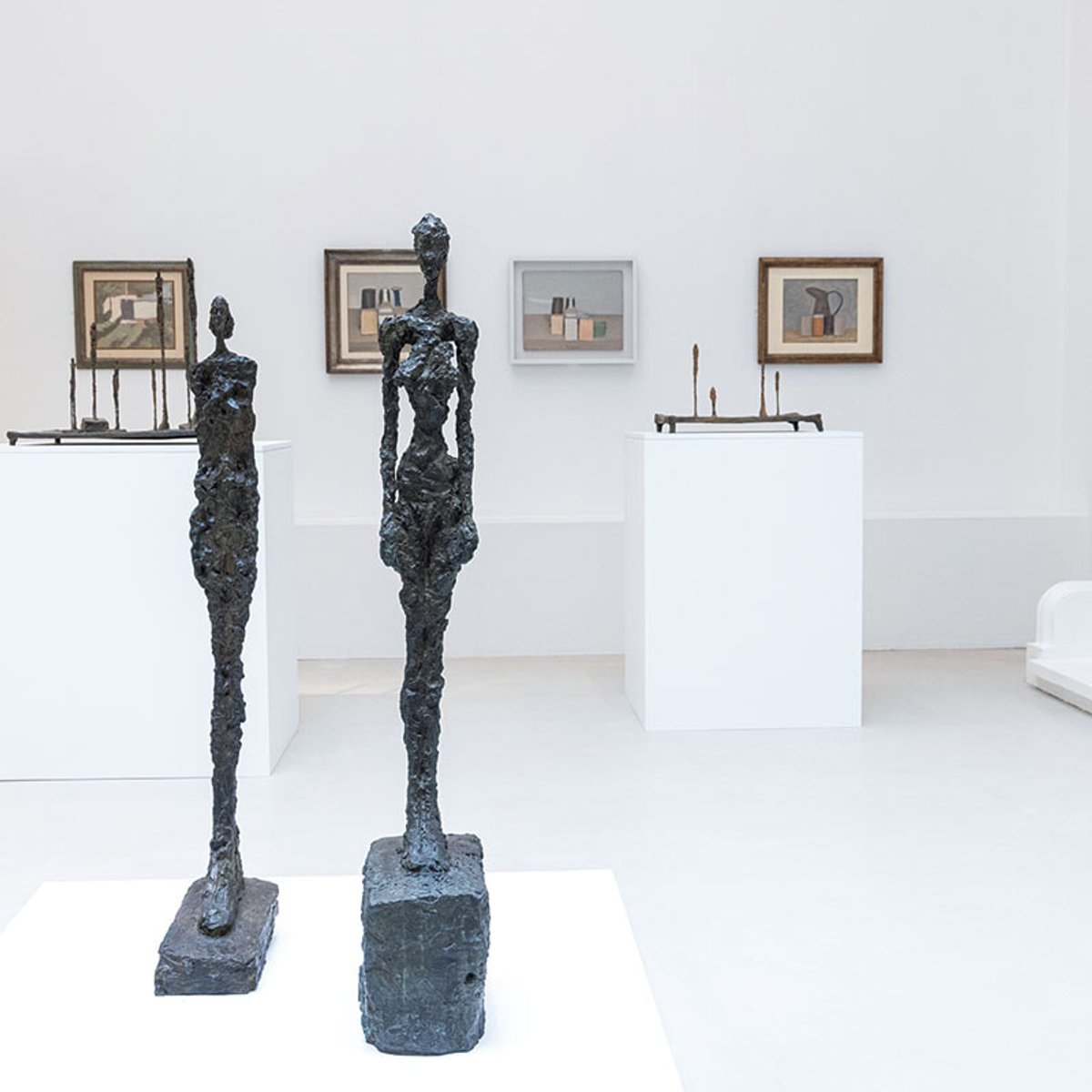 彫刻家ジャコメッティの魅力を新たな視点で。アールデコ様式の愛らしい美術館。