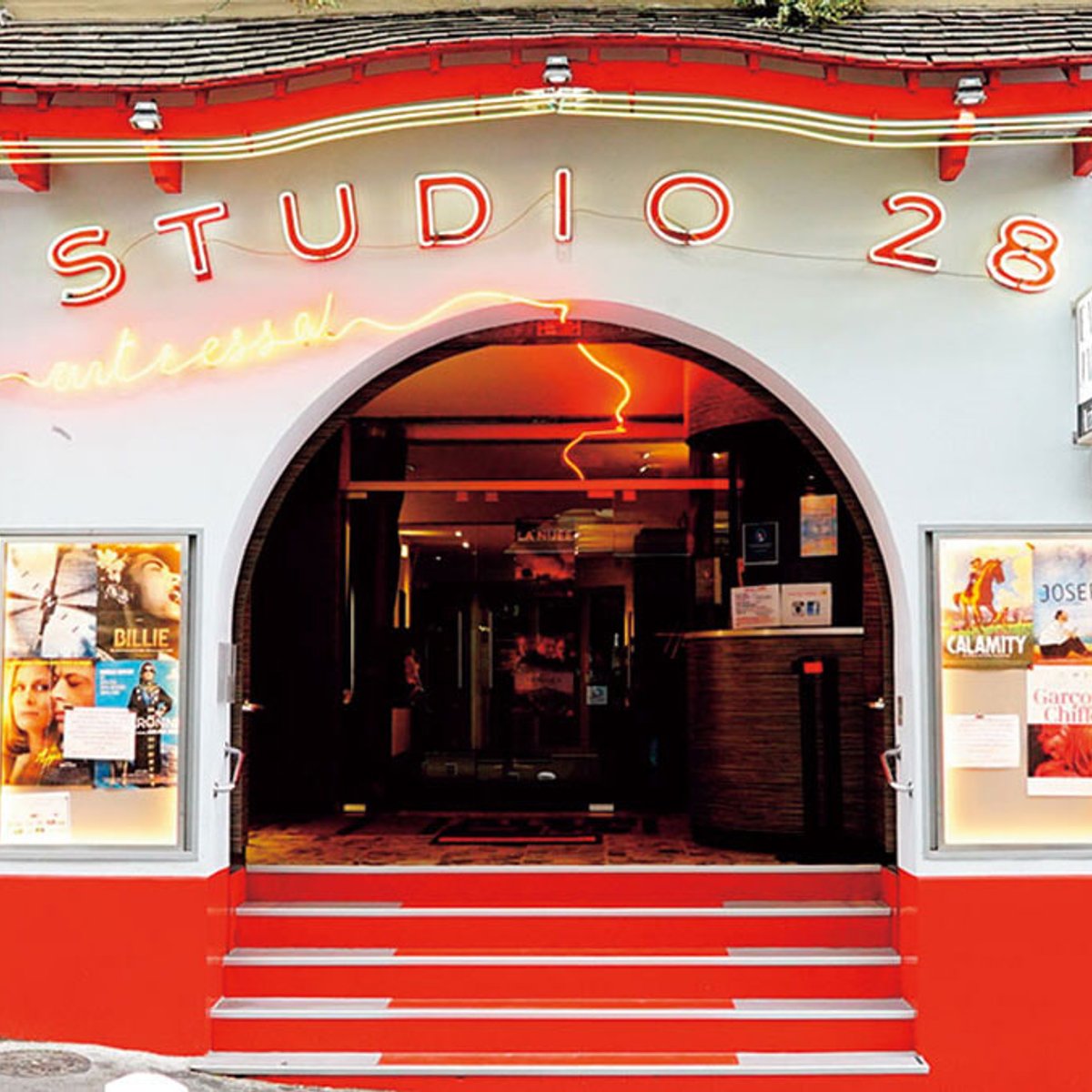 映画『アメリ』にも登場。モンマルトルに佇むプチシアターへ。【シネマティックなパリ vol.6】